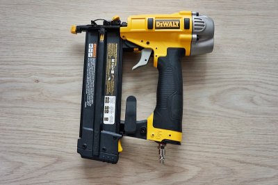 ПРОКАТ Пневматический нейлер DEWALT DWFP12231